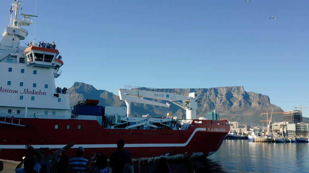 SeaTechServ's tweet photo. #SAAgulhasII pulling into #CapeTown after the annual relief voyage to #Antarctica http://t.co/CwYWudIEDM