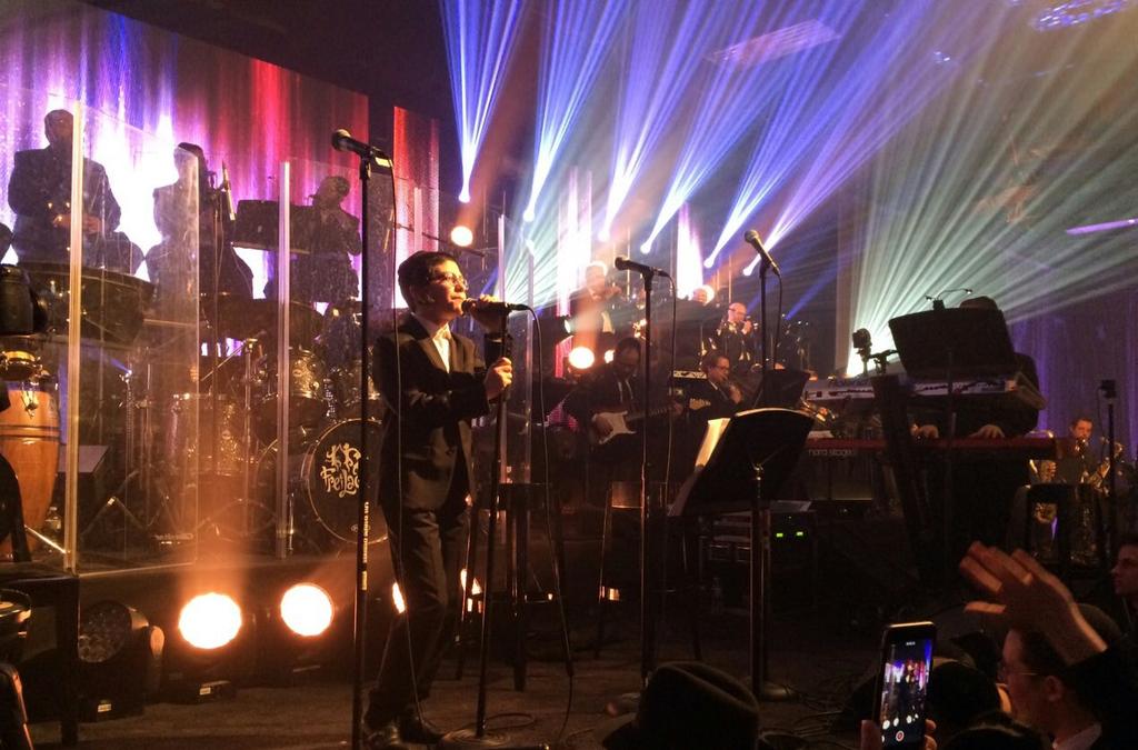ShmilySpira's tweet photo. More from last night @Shwekey @LipaSchmeltzer @TheFreilachBand @YedidimChoir #Ohad! #Rosinger http://t.co/Y7JE4yVgoR