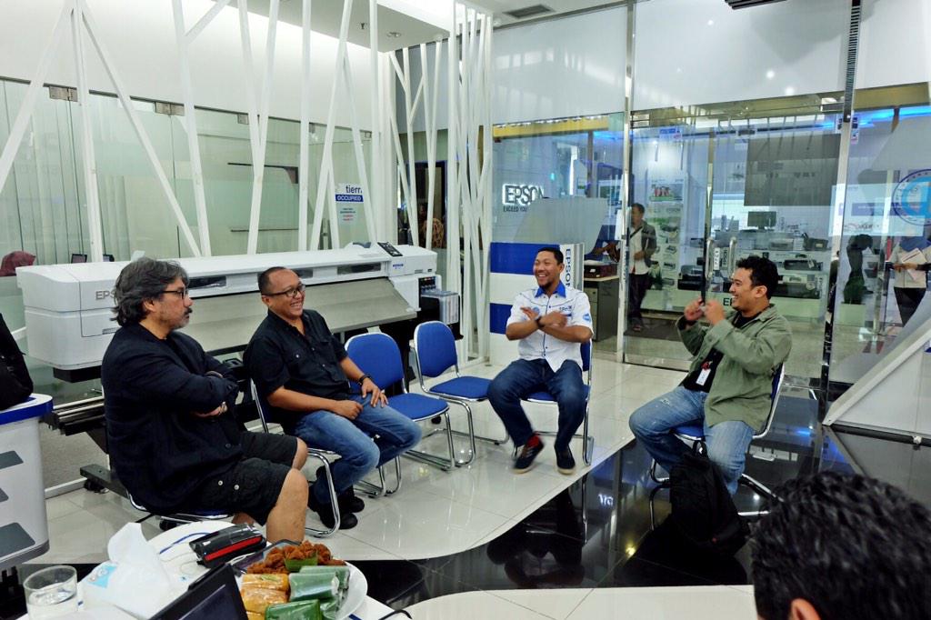 kristupa's tweet photo. Sidang Pra-penjurian #Epson #CIC2014 @EpsonIndonesia @darwistriadi @rakoes @fotografernet @chipfotovideo #FN12 http://t.co/bHa6aosk4q