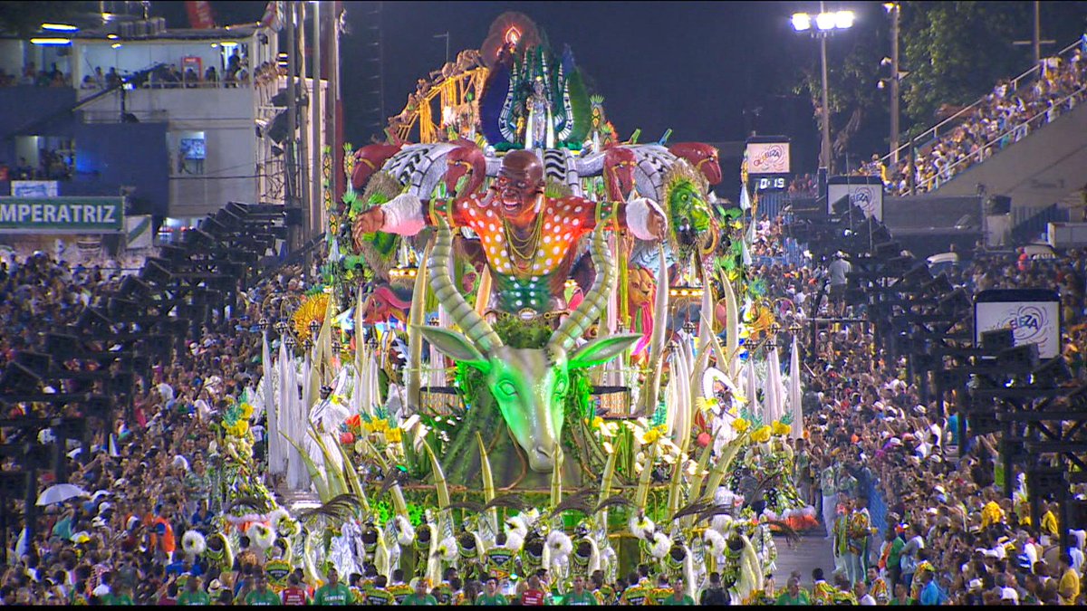JasminKosubek's tweet photo. In #Rio braucht's keinen #Putinator RT @GloboNews #CarnavalRio2015 http://t.co/Ru0Ua5FRBK http://t.co/dZ5FxepXBw