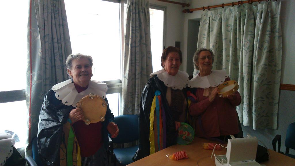 Hoy,martes de Carnaval, estamos de fiesta con l@s tun@s!!!