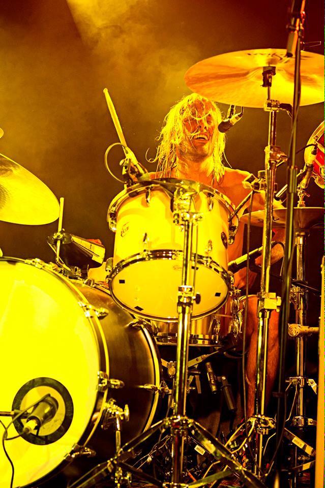 Happy birthday Taylor Hawkins!!!Beautiful voice and kick-ass drums for  