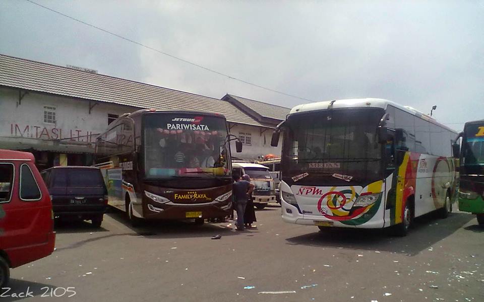 Zackaja1's tweet photo. dan diapun saling bertatapan 
NPM Vrcansa 09 dan Family raya ceria Pariwisata 
lokasi : terminal aur @SukaFotoBis http://t.co/H3ZkGOCjen