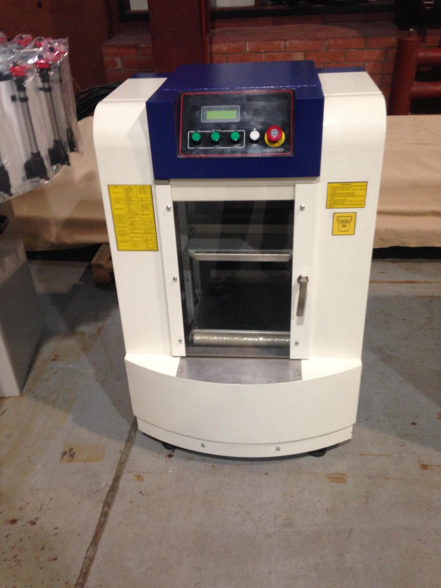 InterPolymer's tweet photo. #Карусель для подачи и дозирования красок
#Смеситель шейкер для смешения краски http://t.co/bP9JXUXUaw