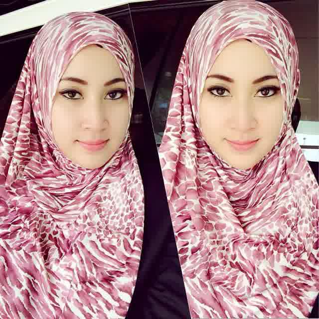 bidadarijilbab's tweet photo. #B0008 lagi jalan pasti kesandung kalau ditatap bidadari kayak gini #jilbab #hijab #bidadari #cantik http://t.co/sc94P7LDqO