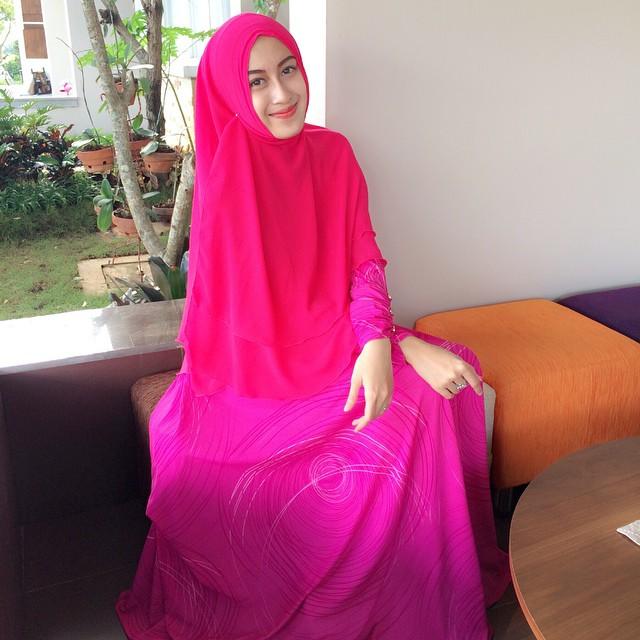 bidadarijilbab's tweet photo. #B0009 yang kayak ini yang bikin kutub utara meleleh #hijab #jilbab #bidadari #cantik http://t.co/zhanSef9FW