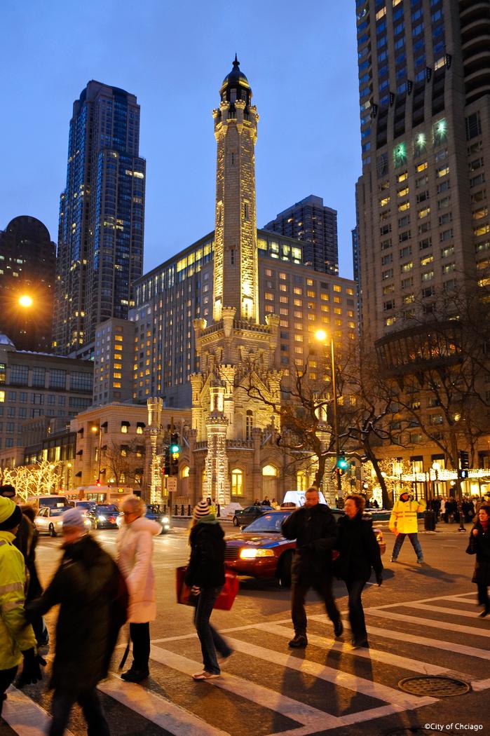 ChooseChicagoJp's tweet photo. 【シカゴの絶景スポット紹介：ウォータータワー】ウォータータワーはシカゴ大火の際にも焼け残った貴重な公共の建物。ゴシック様式の外観が街の中でひときわ目立ちます。#シカゴ絶景キャンペーン http://t.co/K5mwzk2EX0 http://t.co/hfIwAHbBAz