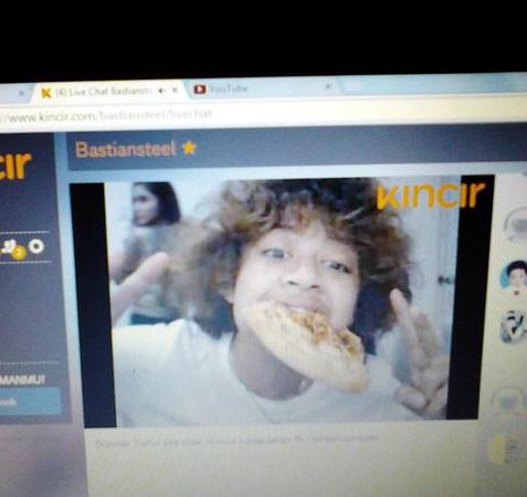 NataSteeL_'s tweet photo. haha @bastiansteel  lagi lapar @kincirdotcom  #LiveChatKincir http://t.co/BUJFISMVOw