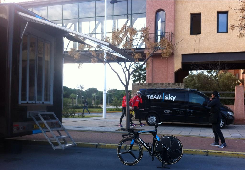 VCANDALUCIA's tweet photo. En Punta Umbria tenéis una oportunidad para ver la 'trastienda' de los equipos. Todo en marcha! http://t.co/TVdloyfgxH