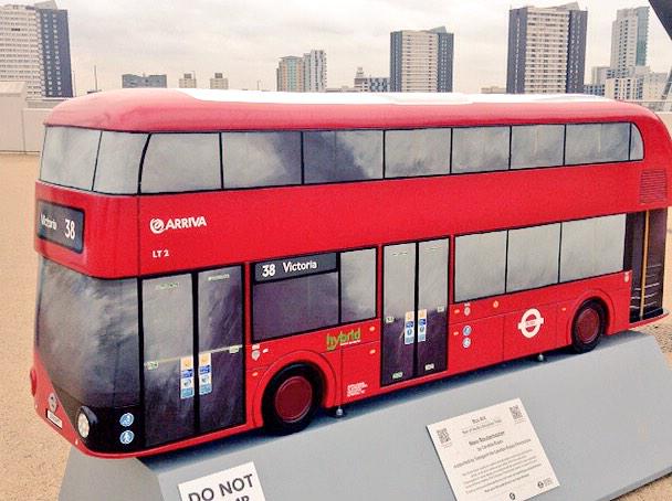 ElmoMay96x's tweet photo. #borismaster #victoria #arriva #bustrail #london #art #sculpture #lifelike #tfl http://t.co/dPxK6wCi5K