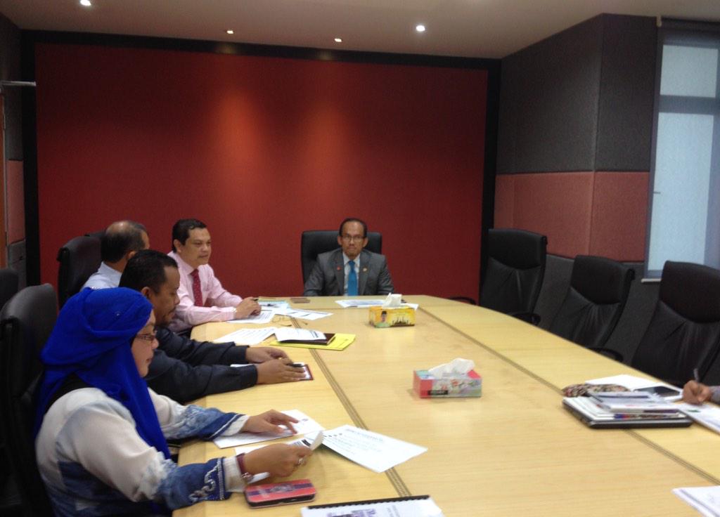 drfadzleen's tweet image. Mesyuarat Pelaporan KPI 2014 &amp;amp; Penyelarasan KPI 2015 bersama YB @JaisSarday. Moga dipermudahkan segala urusan. #JSLC