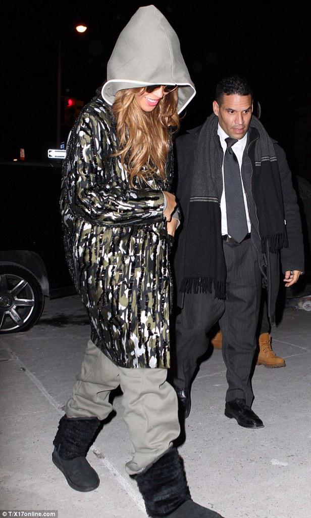 RicciSara's tweet photo. Beyoncé and Jay-z went to a recording studio last night.. http://t.co/kwV30WIYvs http://t.co/Ro7Mkdv7La