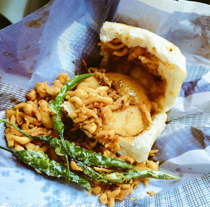 petrolheadremix's tweet photo. @7UPIndia #UPcentric
Vada Pav by masterchef @iampoogowda
*wipes drool* http://t.co/EQSSFZNesa