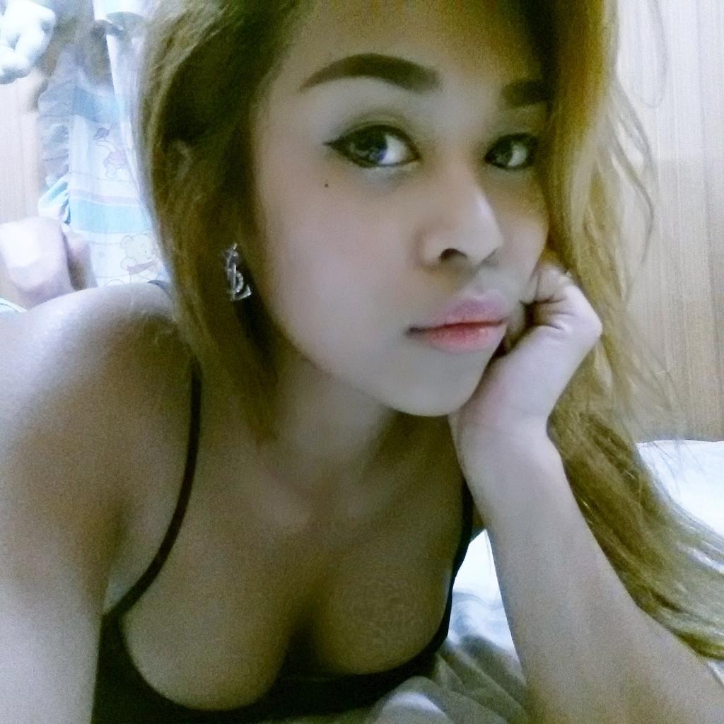par99ty9's tweet photo. ^.^ " When I text you it means I miss you, when I do not text you it means I want you to miss me.!!! -_- http://t.co/xo8uK9ruKP