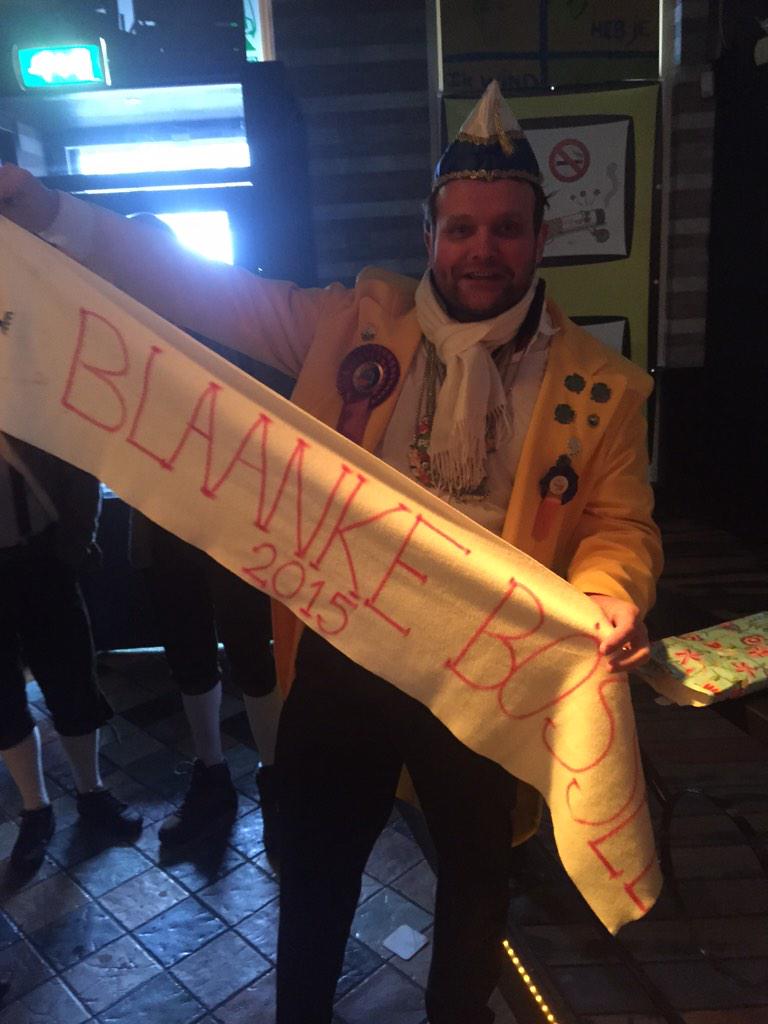 Geetlingen's tweet photo. Nog efkes en dan is de nieuwe hoogheid 2015 @Geetlingen @kopperbloazers bekend. Al wel Blaanke Bössel @weghuis http://t.co/1kfmQgWmeN