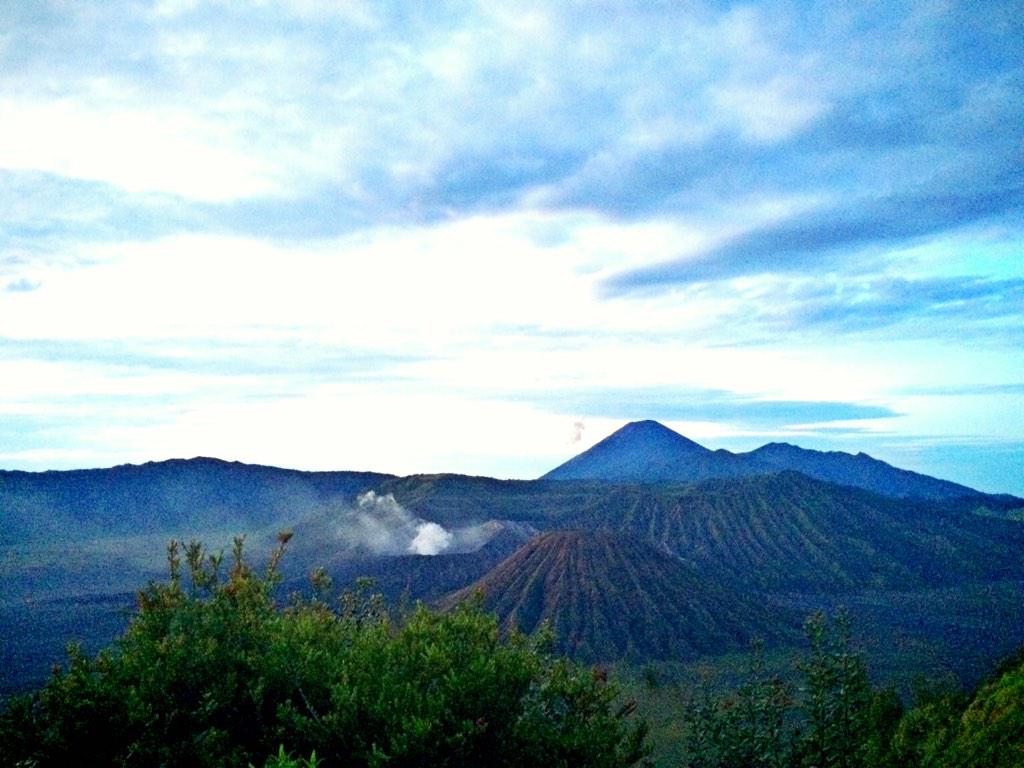 nadpeey's tweet photo. Beautiful Bromo 😍 http://t.co/Vb4hBvDkLv