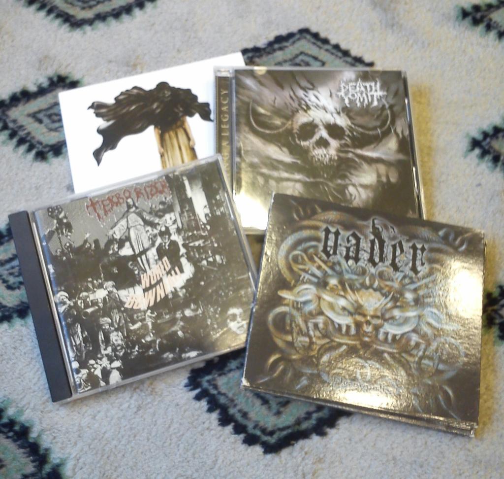 Menjemput malam dgn cd <a href="/vaderband/">VADER</a> <a href="/DeathVomitBand/">Death Vomit</a> @necturametal &amp; Terrorizer. Tunggu mereka di #Hammersonicfest2015