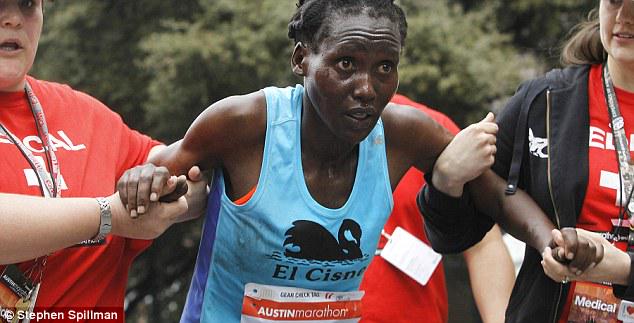 samanello's tweet image. الرائعة «#Hyvon Ngetich,29 Y» فازت بقلوب المشاهدين بعد أن أكملت الميل الأخير م #الماراثون حبوا
dailym.ai/1DyawCJ