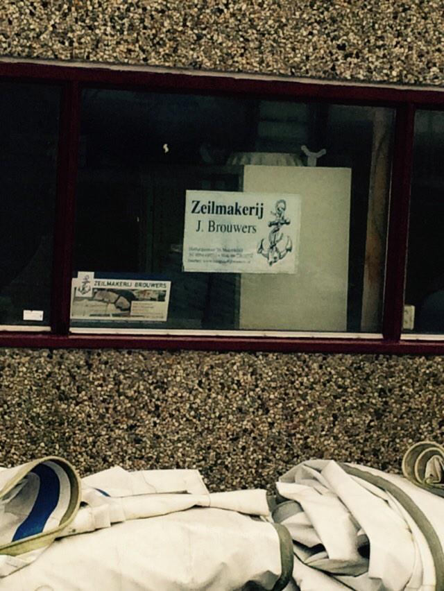 ZONklaar's tweet photo. Vanochtend markiezen ophalen, mooi landgoed, nu in munnekenzeil. Nieuwe zeilmaker verwelkomen als klant. http://t.co/D8wV1cQlaU