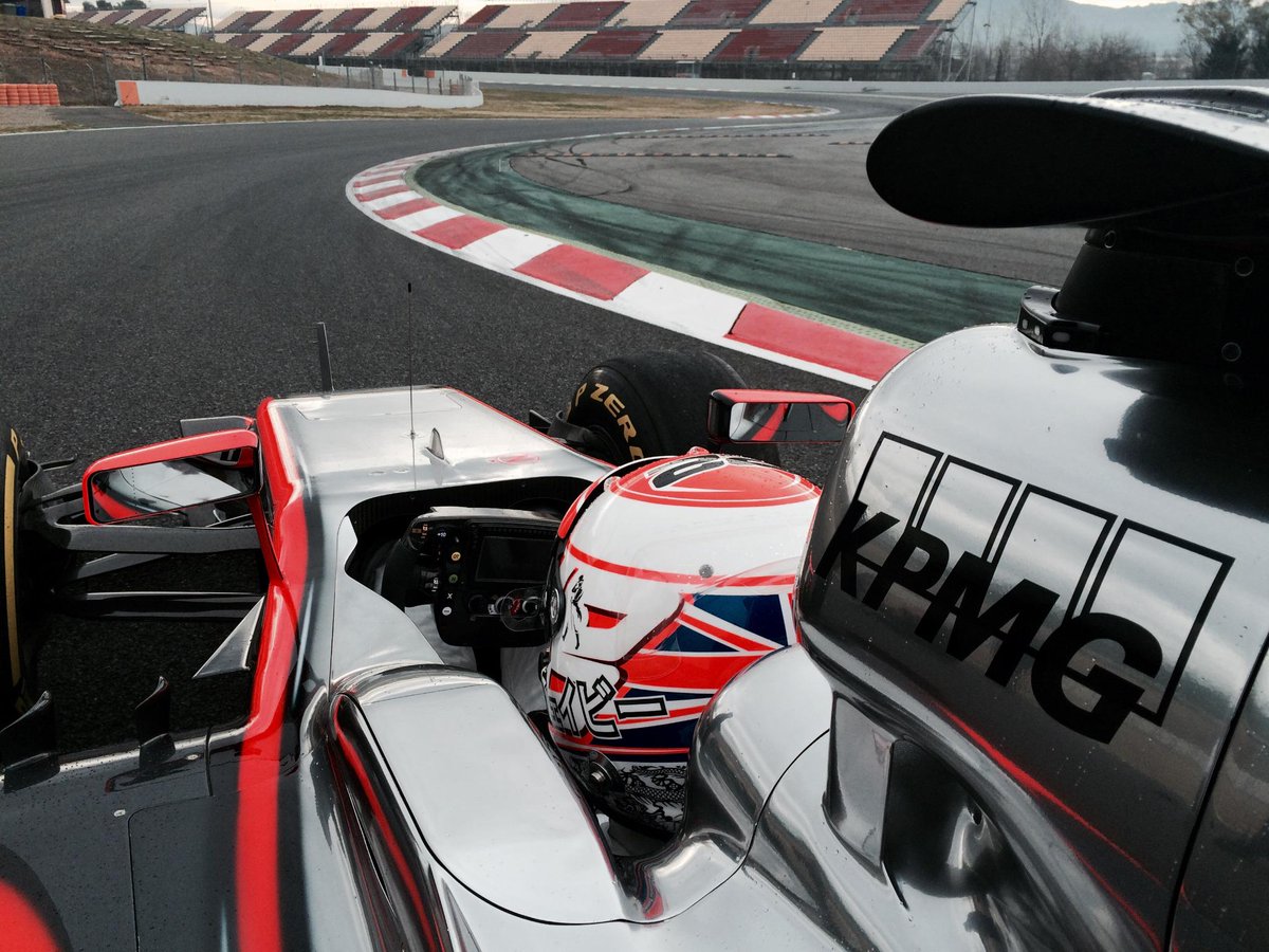 McLaren-Honda aprovecha el 'filming day' en Montmeló para seguir rodando con el MP4-30 B-CsAMIIIAAmBfI