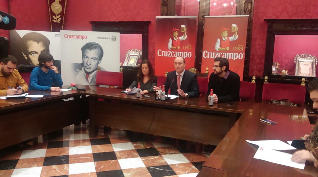 retroback's tweet photo. "Sólo ante la tapa" la ruta de tapas de cine se esta presentando en este momento @Cruzcampo #Retroback2015 http://t.co/UTp7g7F3jt