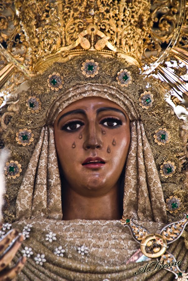 trianeradtriana's tweet photo. Lucero del alba, la Virgen que ilumina a Sevilla y Triana. http://t.co/kQss0ls1mv