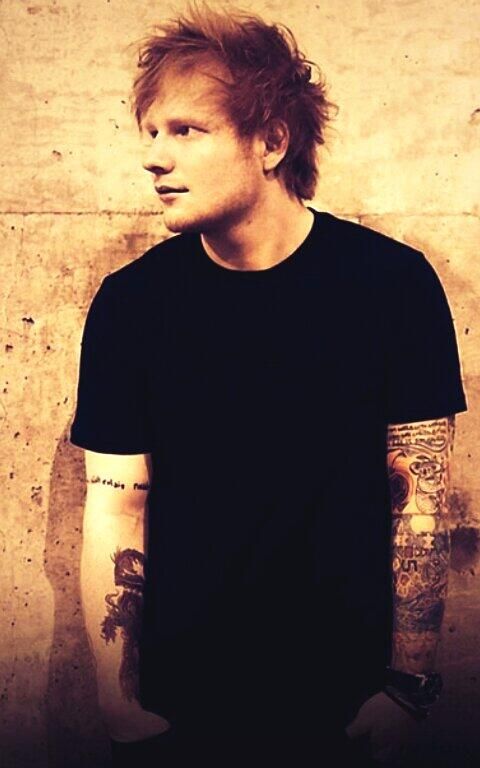 Hoje é aniversário do Ed Sheeran, HAPPY BIRTHDAY Ainda estamos esperando o Feat 