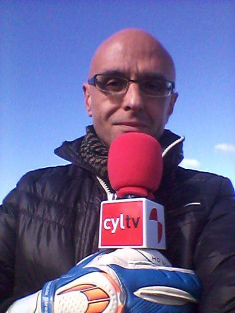 ChusRodriguezTV's tweet photo. El.mundo del portero en la 8 http://t.co/HzwXCJAboD