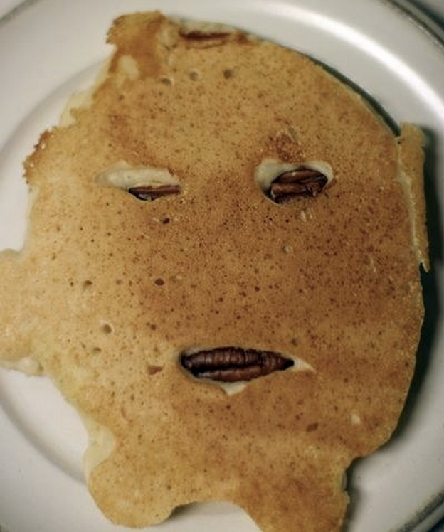 BuzzFeed's tweet photo. #PancakeDay on Instagram vs. Reality  http://t.co/k9Fj2Kvfkq http://t.co/c7Vol8TsaV