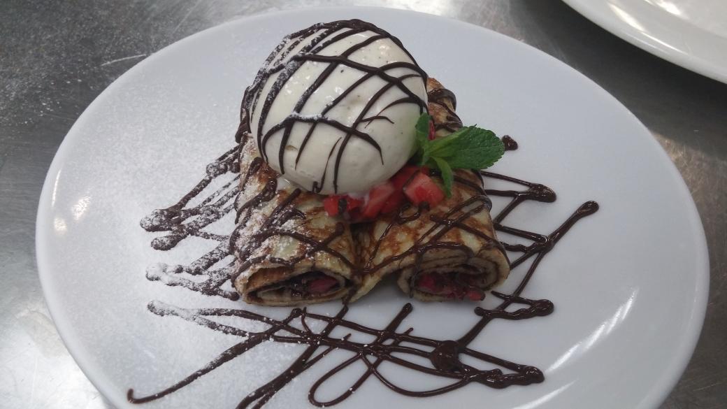 #PancakeDay <a href="/thenarrow/">The Narrow</a> come down and try the strawberry &amp; chcolate crepes with vanilla bean ice cream!