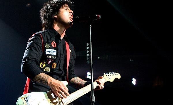 43 son los años que hoy cumple Billie Joe Armstrong, vocalista de ¡Happy birthday amigo! 