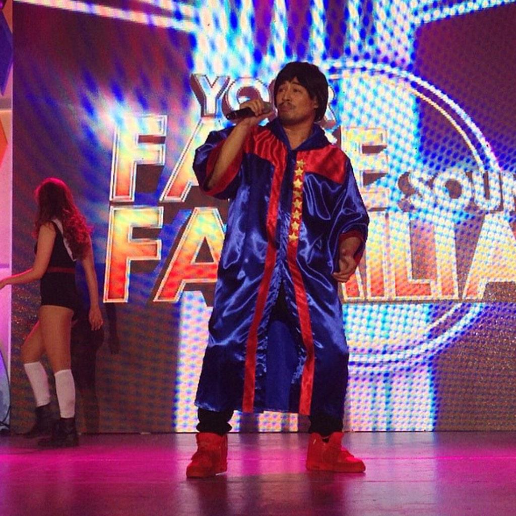 YourFacePH's tweet photo. Jed Madela nag-transform into Manny Pacquiao sa #KapamilyaTradeEvent. Abangan siya sa #YourFaceSoundsFamiliar soon! http://t.co/jGhT9cEcfo