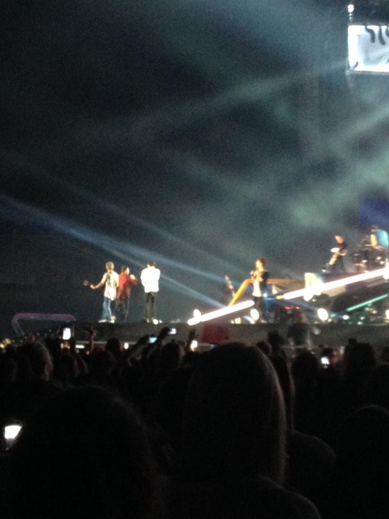 Maddie__Healey's tweet photo. @onedirection at #Adelaide @AAMIstadium was soo good! http://t.co/Xq7qYSAinf