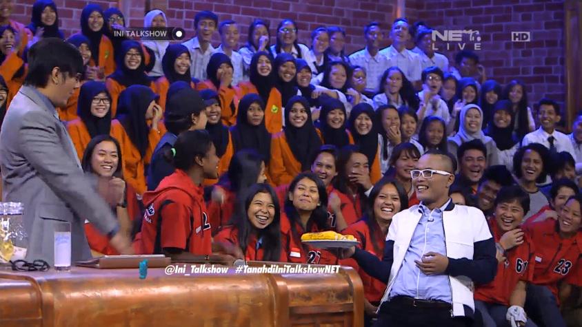 mdtvindonesia's tweet photo. Penonton, kenapa jagung ini dibakar? #TanahdiIniTalkshowNET http://t.co/Q1HUgyGBye