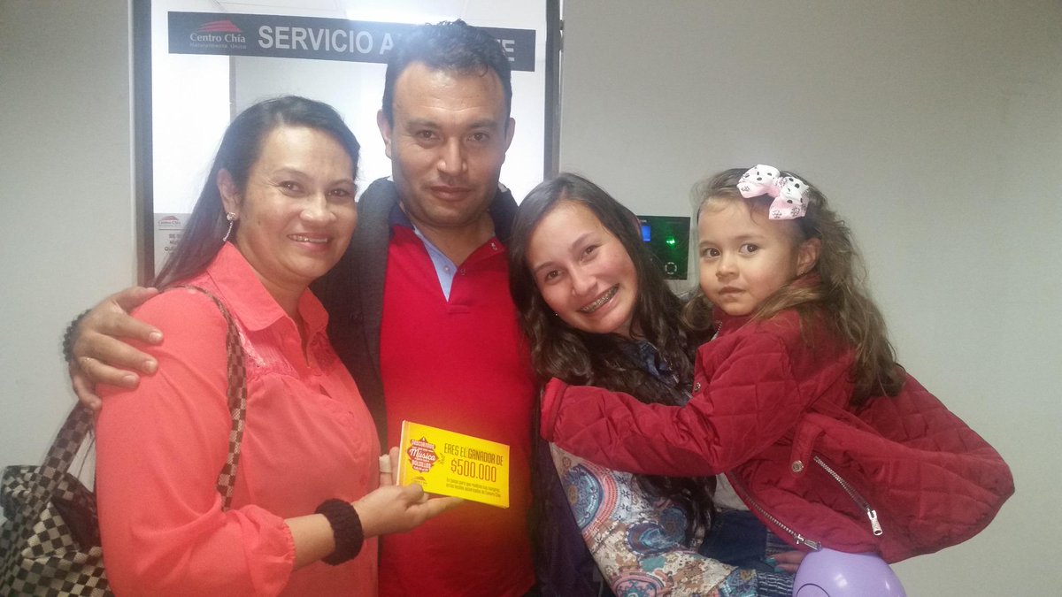 Centrochia's tweet photo. Nubia Segura nuestra segunda ganadora del día de ayer #centrochia "Descuentos que son música para tus bolsillos" http://t.co/XhOYmFmJv1