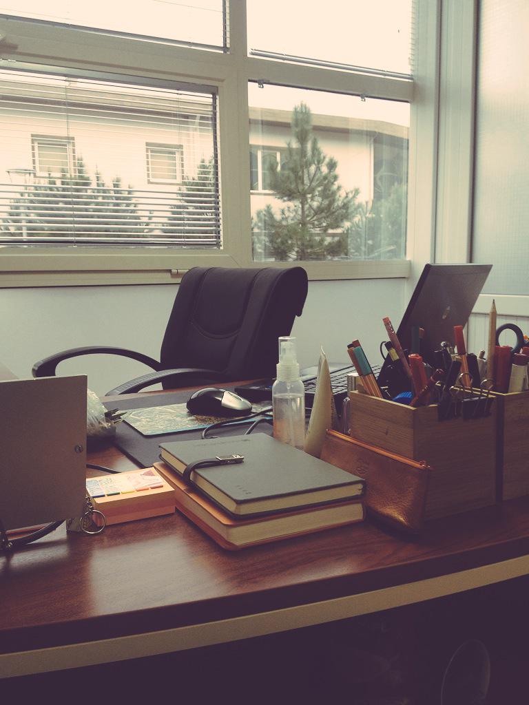 elifakyl's tweet photo. Yeni oda yeni masa http://t.co/XAobWoZKpd