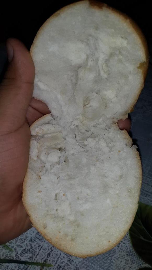 stvalejox29's tweet photo. @noticiAmerica #alertanoticias tomando desayuno cuando, ohh!! Sorpresa un pelo en mi pan http://t.co/5AHEnrMNvm
