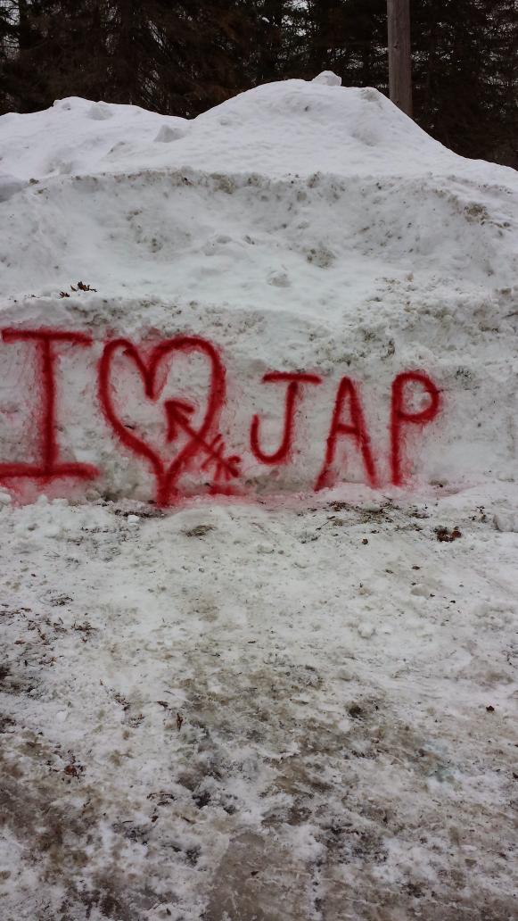 Patten5Julie's tweet photo. @jreineron7 @pbouchardon7 #canofpaint  #cheaperthan #Halmark for sure! http://t.co/BAgwBcXCW1