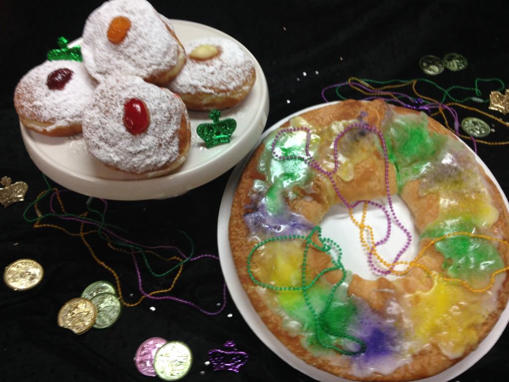 Kirschbaums's tweet image. It's Paczki Day! Stop in before 6pm to get something yummy! #WesternSprings #Kirschbaums #Bakery #PaczkiDay