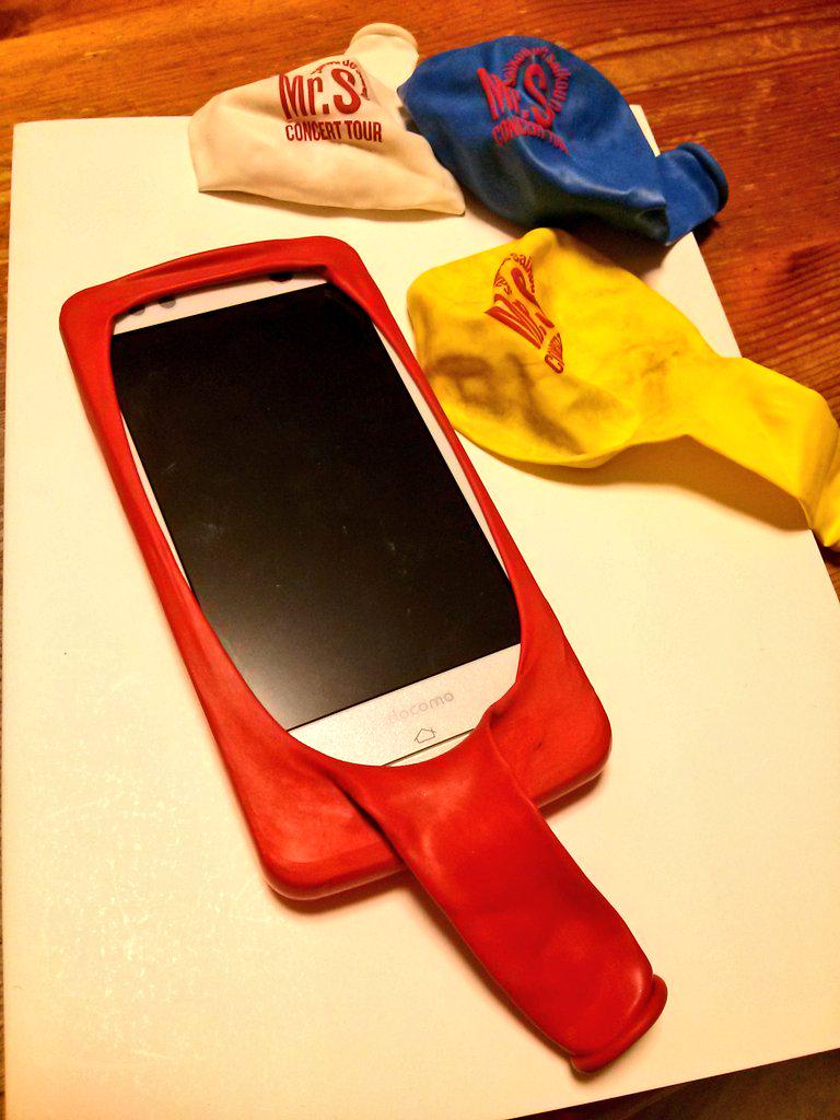キャロル Smap命 新しい地図 風船でスマホカバー作れるというので 私もmr ｓ風船でやってみた ﾄﾞﾔ これ カメラ撮れへんのちゃう Http T Co Fjkhq9f47h