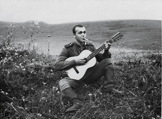 HistoryFoto's tweet photo. Рядовой Иосиф Кобзон. СССР. 1958 г. http://t.co/EBjSMfsC2u