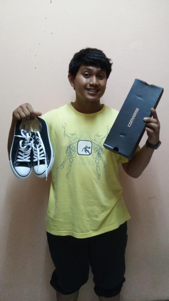 Irmaassodik's tweet photo. Thank you @Infosatuaksi sepatunya oke, semoga depok cepat punya gor nya ya !!! http://t.co/DHSXhlNbpt
