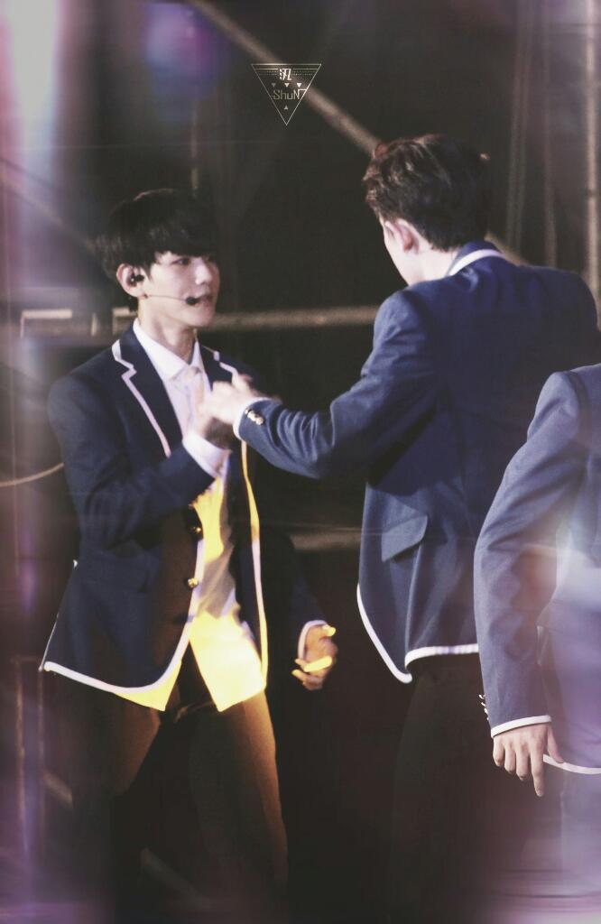 CHANBAEK_FAMILY's tweet photo. { HQ } #CHANBAEK @ TLP (Cr; 汛ShuN) //Ms
http://t.co/ydtmZSQa0p

ชวนเต้นรำ ? ขอแต่งงาน ? รึอะไร (人゛ ∀゛) http://t.co/dm0gt7maxR