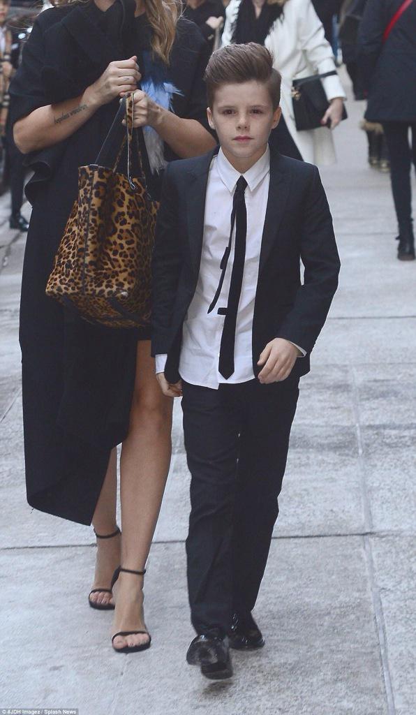 Belierectioner_'s tweet image. เพิ่งรู้ซึ้งประโยคที่ว่า อสุจิเดวิดเป็นทองและมดลูกวิกตอเรียฝังเพชรก็วันนี้แหละมึงเอ้ยย #ลูกชายคนเล็กน่าแดกมาก 😭