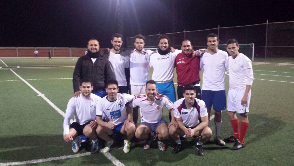 TROFEOCHICHARO's tweet photo. Foto Portada de hoy es:
TELEPOLLO F.C.
@santoslblancop1 http://t.co/Hvx3NIilE5