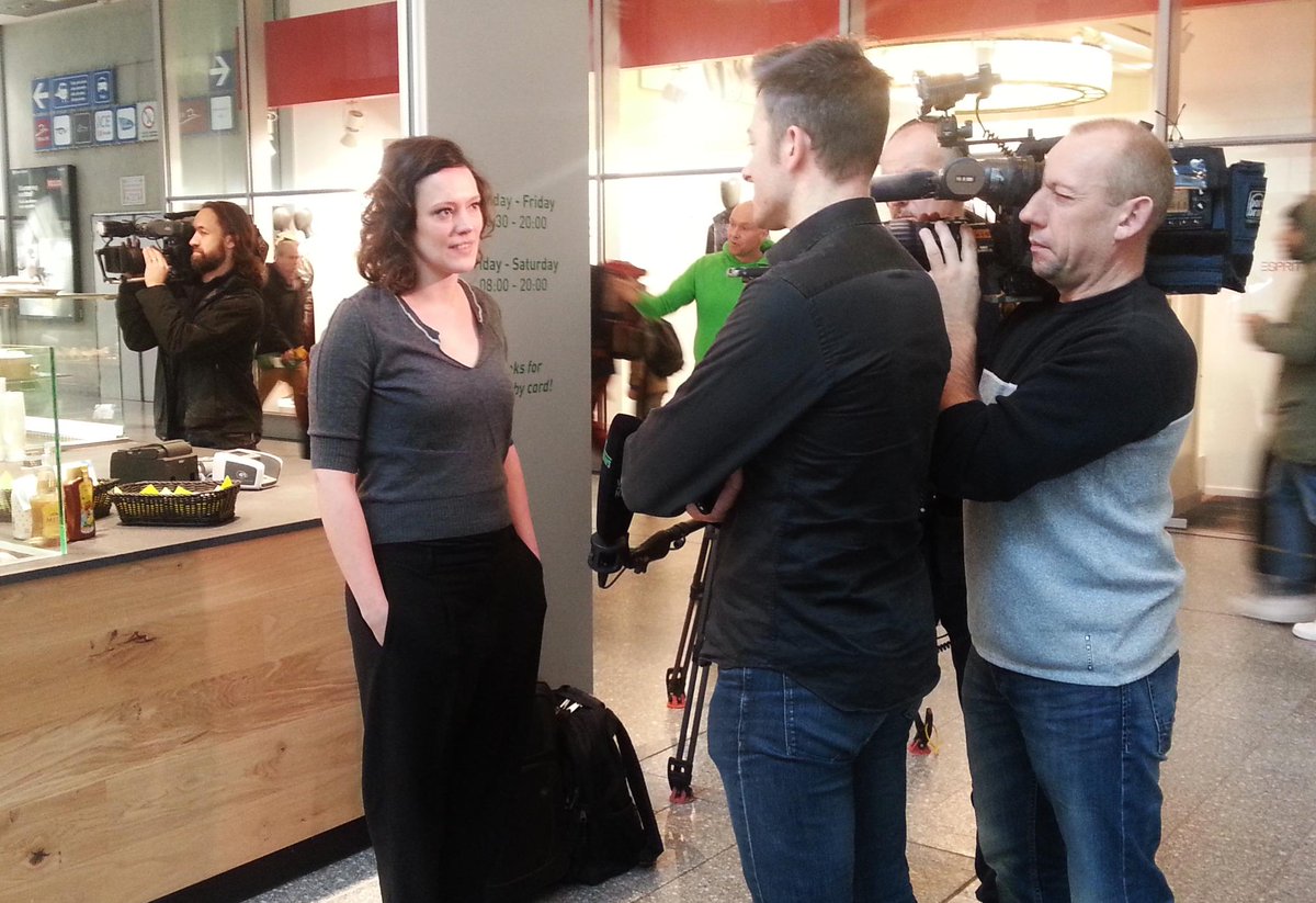 SaarDietvorst's tweet photo. Heel wat pers voor de lancering van @dzv2015 en opening van de nieuwe @GreenwayBE in Brussel-Zuid! #dagenzondervlees http://t.co/sHCI9XSlxp