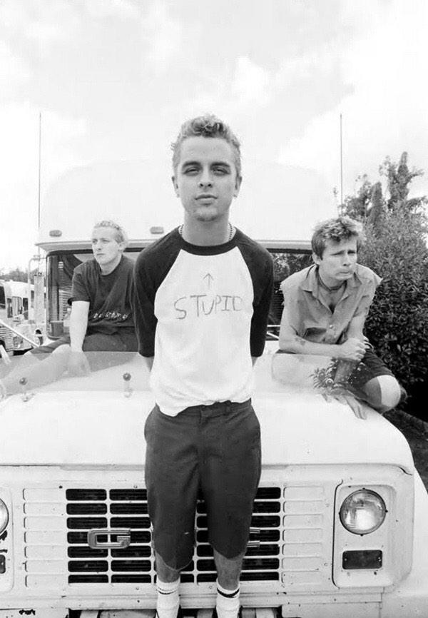 HAPPY BIRTHDAY BILLIE JOE ARMSTRONG YOU WONDERFUL HUMAN BEING WE LOVE YOU         