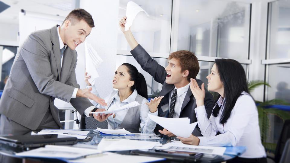 bostonherald's tweet photo. #BusinessProtocol: Speak up when boss makes bad call #JobAdvice http://t.co/P9D3EuYHa7 http://t.co/G9ctBxJHQS