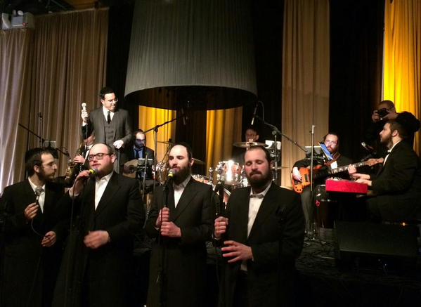 FrumPics's tweet photo. MUSIC-last night @Shwekey @LipaSchmeltzer @TheFreilachBand @YedidimChoir #Ohad! #Rosinger http://t.co/brNMQTiGLC