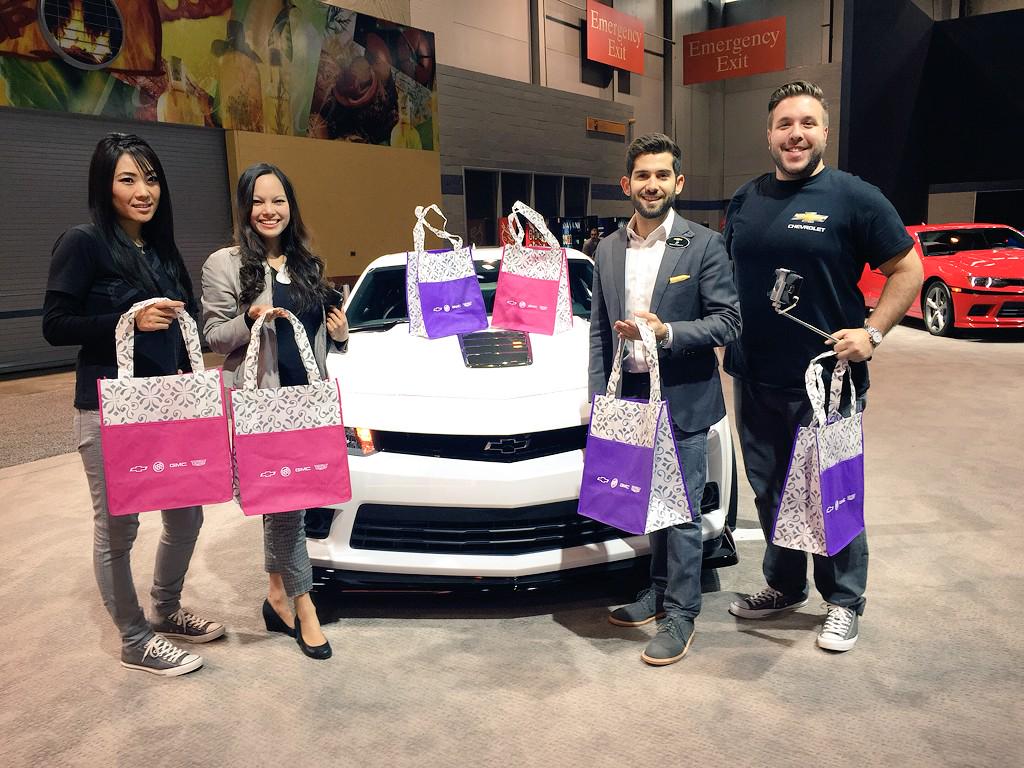 #GoodMorningChicago! Today is #WomensDay at the <a href="/ChiAutoShow/">Chicago Auto Show</a>. Stop by the #Chevrolet display for your bag #CAS15 ^JP